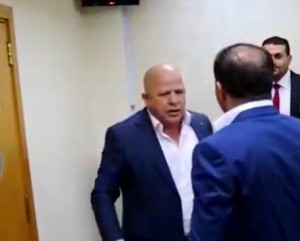 مشادات وصراخ وطرد من اجتماع للنواب