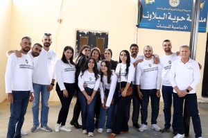 (الأردني الكويتي) يوزّع الملابس على طلاب مدارس في مادبا