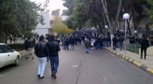 اندلاع مشاجرة بين طلبة في الجامعة الأردنية والأمن الجامعي يستخدم طفايات الحريق لفضها