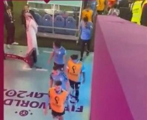 "الفار" تتعرض لأول اعتداء في كأس العالم (فيديو)