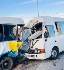 بالصور ... 45 إصابة في تصادم 3 حافلات بالكرك