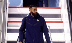 بنزيما يعلن اعتزاله اللعب الدولي