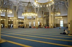 الافتاء الاردنية توضح حكم إلقاء السلام على المصلين بالمسجد