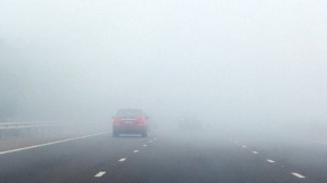 بالأسماء .. انتشار كثيف للضباب في عدة مناطق بعمان