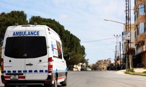 وفاة واصابة بحادث صدم جسم ثابت على شارع البترا في اربد