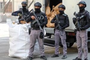 القبض على مطلوبين ومروجين للمخدرات في العاصمة والمفرق