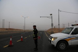الدوريات الخارجية تحذر من الرياح والغبار على الصحراوي
