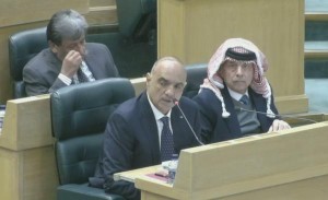 الخصاونة: مساعدات انسانية وأدوية ومستلزمات طبية إلى سوريا وتركيا