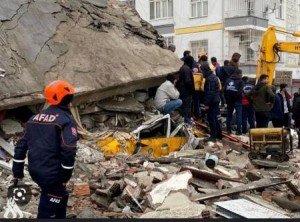 انتشال صبي تركي من تحت الأنقاض بعد 182 ساعة