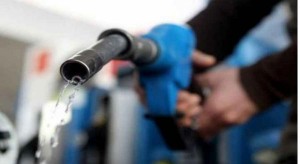 الحكومة: انخفاض أسعار المشتقات النفطية عالميا