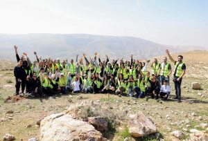 متطوعو البنك العربي يشاركون في زراعة الاشجار الحرجية ضمن مبادرة "همة ولمة"