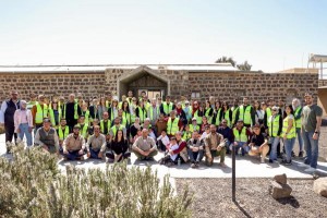 متطوعو البنك العربي يشاركون في حملة تشجير في محمية الأزرق مع الجمعية الملكية لحماية الطبيعة