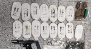 القبض على تاجر مخدرات وشقيقه بعد إطلاقهما النار صوب القوة الأمنية في مأدبا