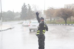 الدوريات الخارجية تكشف حالة الطرق في المملكة وتحذر السائقين