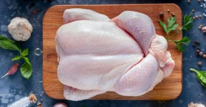 الصناعة والتجارة تدرس تحديد سقوف سعرية للدجاج