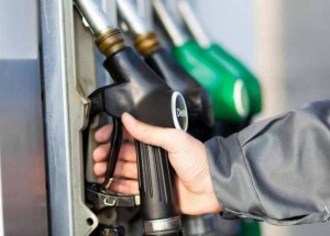 عقل يرجح تخفيض سعر البنزين 6 فلسات الشهر المقبل