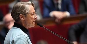 رئيسة وزراء فرنسا تعلن لقاءات موسعة لأجل "تهدئة البلاد"