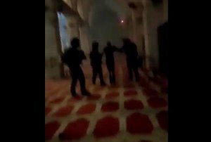 الأردن يطالب إسرائيل بخروج قواتها من الأقصى فورا