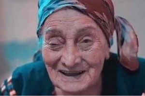 الحاجة ⁧‫حليمة الكسواني ‬⁩أم العبد بصحة جيدة