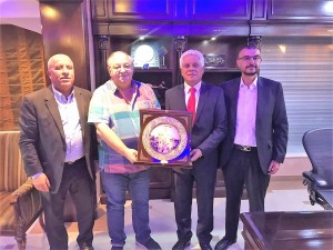 عمده بلديه السلط الكبرى يكرم رئيس مجموعه الشركه الاردنيه للطيران