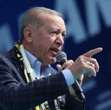 قبل الانتخابات .. أردوغان يرفع أجور العمالة الحكومية 45%