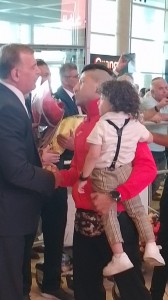 سعد جابر في المطار  لاستقبال ابطال الملاكمة