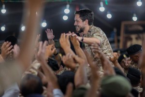 منتسبو لواء الملك الحسين بن طلال يحتفون بقرب زفاف بولي العهد (صور)