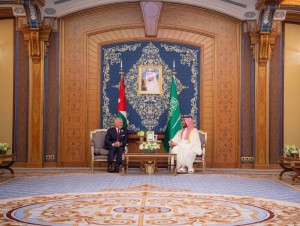 الملك وولي العهد السعودي يعقدان لقاء في جدة