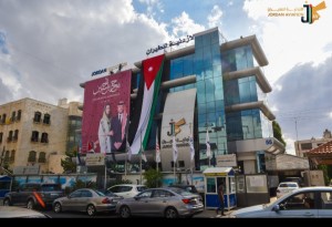 الاردنية للطيران تزين مبنانيها بمناسبة زفاف ولي العهد