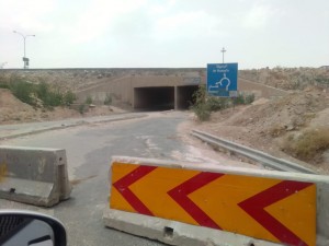 اهالي منطقة ابو صياح يطالبون باعادة فتح المدخل الرئيسي الوحيد لمنطقتهم – صور