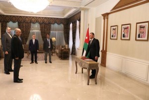 العبداللات والذيابات والجاغوب يؤدون اليمين القانونية أمام رئيس الوزراء