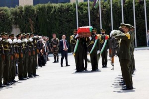 فلسطين . تشييع جثمان اللواء قدري أبو بكر في رام الله