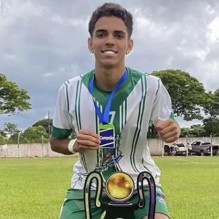 قطع رأسه وألقي جسده بالنهر .. مقتل لاعب برازيلي شاب