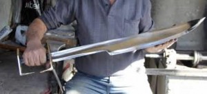 الحبس 3 سنوات لأصحاب أسبقيات هاجموا منازل بالسيوف