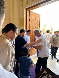 ولي العهد يشارك جموع المصلين أداء صلاة الجمعة في مسجد الملك الحسين بن طلال