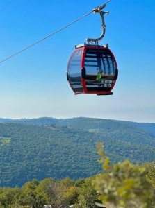 60 ألف زائر لتلفريك عجلون في شهره الأول