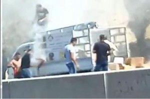 حريق في مركبة محملة بأجهزة كهربائية بالعاصمة عمان