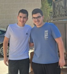 صهيب وصقر وليد الجلاد ..ألف مبروك النجاح والتفوق في التوجيهي