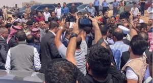 بالصور...الملك يشارك في تشييع جثمان العين جمال باشا الشوابكة