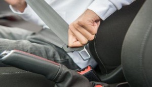 تعرف إلى عقوبة عدم ارتداء حزام الأمان بالأردن؟