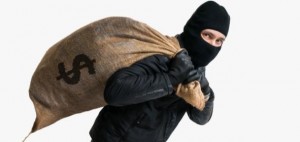 ضبط سارق 50 الف دينار من سيارة باربد