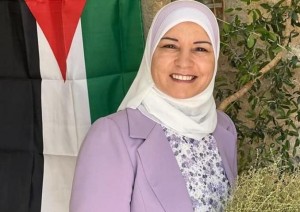 قبيلات تروي قصة دكتور صيدلي يعمل بقلي الفلافل