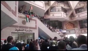 محامو الأردن يتوقفون عن الترافع نصرة لغزة