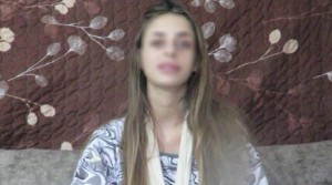 نشر فيديو لأسيرة اسرائيلية تتلقى العلاج في غزة