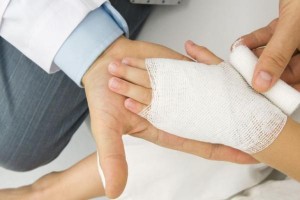 نباهة معلم رياضة تكشف خيوط قضية تشويه أب لجسد ابنه بحروق