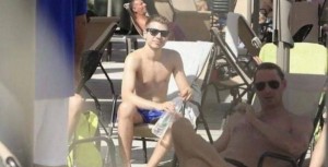 جنود غاضبون: ابن نتنياهو على شواطئ ميامي ونحن في الحرب