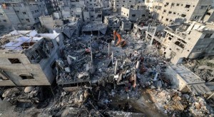 10 شهداء بينهم صحفي بقصف لمنازل في خان يونس