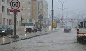 تحذيرات من السيول المفاجئة والعواصف الرعدية والرياح القوية الأربعاء