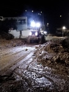 انجراف اتربة وحجارة بسبب الأمطار الغزيرة على طرق