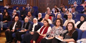 جلسة في تجارة عمان حول التجارة الإلكترونية